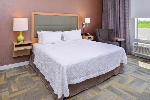 Hampton Inn and Suites Altoona-Des Moines by Hilton image 10