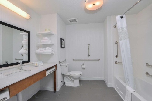 Hampton Inn and Suites Altoona-Des Moines by Hilton image 11