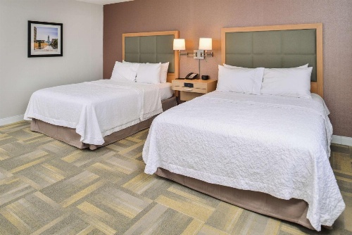 Hampton Inn and Suites Altoona-Des Moines by Hilton image 2